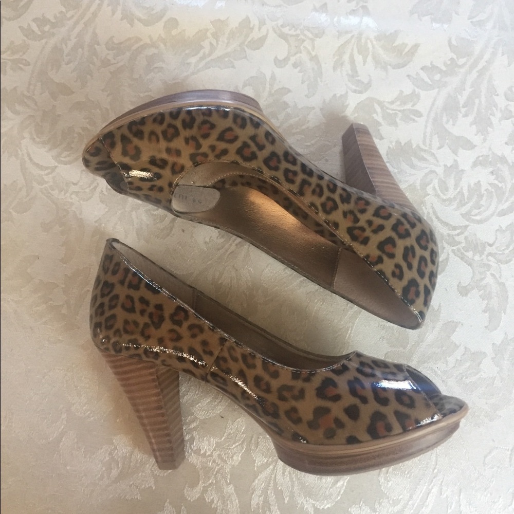 Sofft Patent leather leopard pumps NWOT